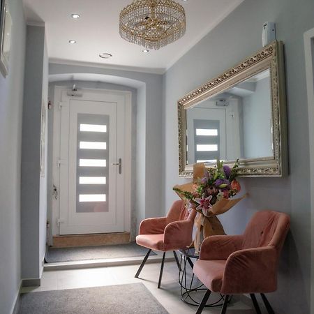 Captain Emo City Apartments พูลา ภายนอก รูปภาพ