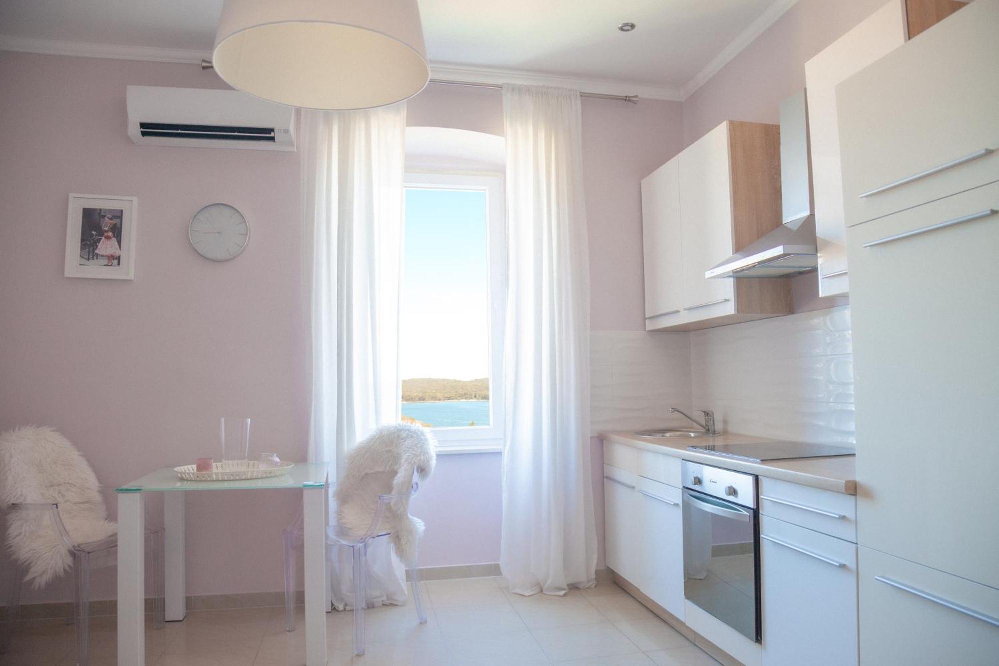 Captain Emo City Apartments พูลา ภายนอก รูปภาพ